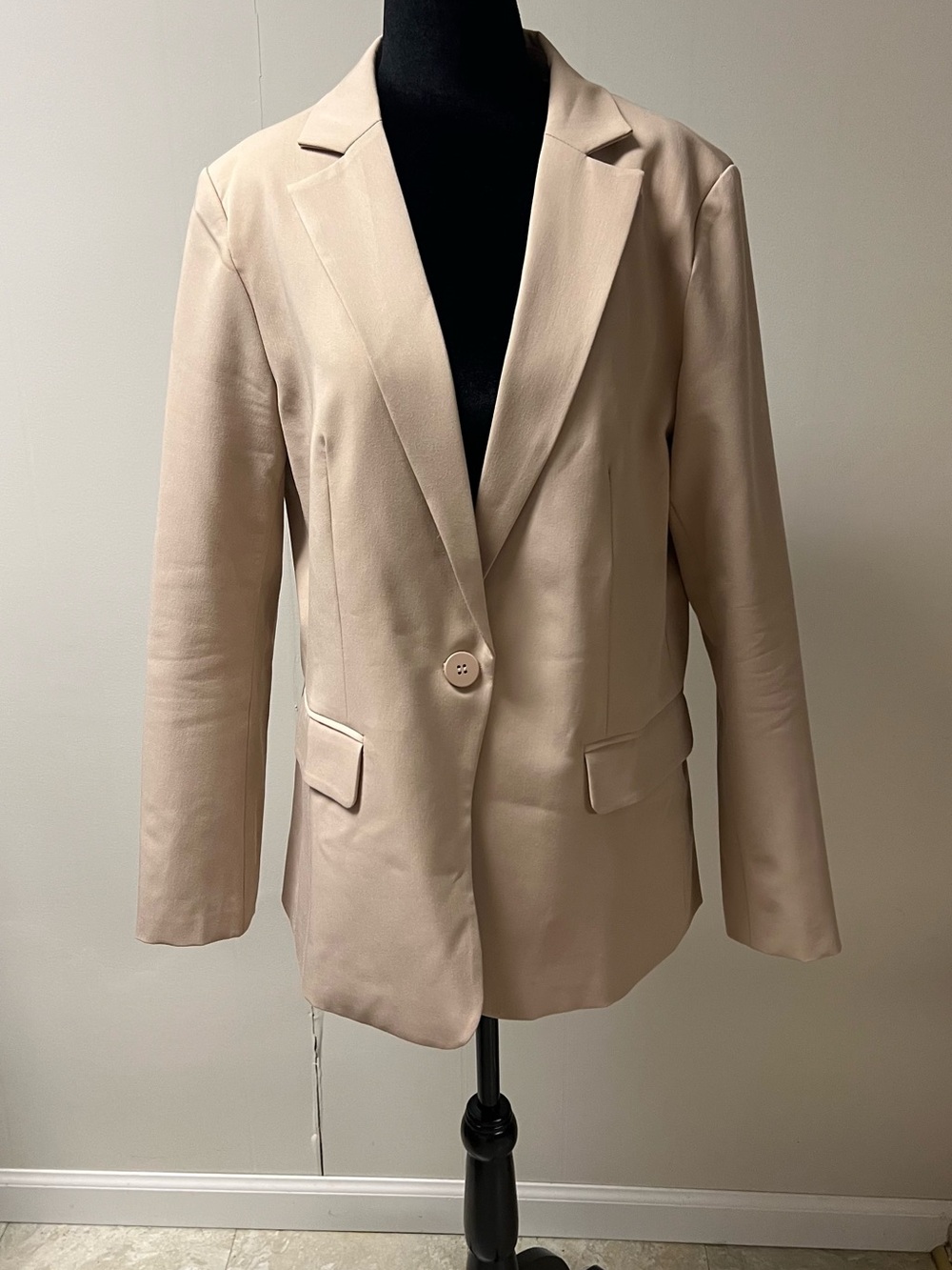 Classic Women's Beige Single-Button Blazer